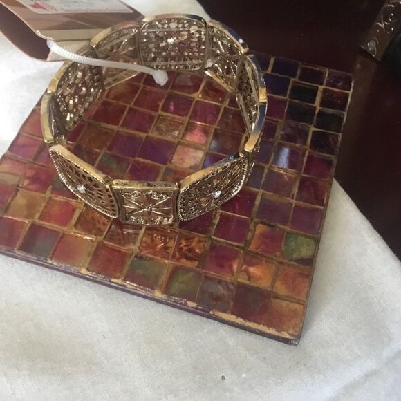 $10 ea of 3/$20. NWT. Antiqued Goldtone Bracelet - Picture 1 of 5